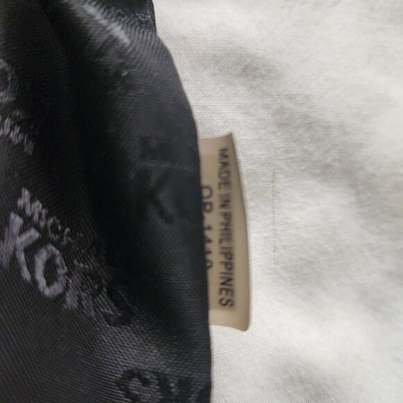 MICHAEL KORS Handbag Black Canvas Signature 14"x12"x3" 2 handles - Picture 12 of 12